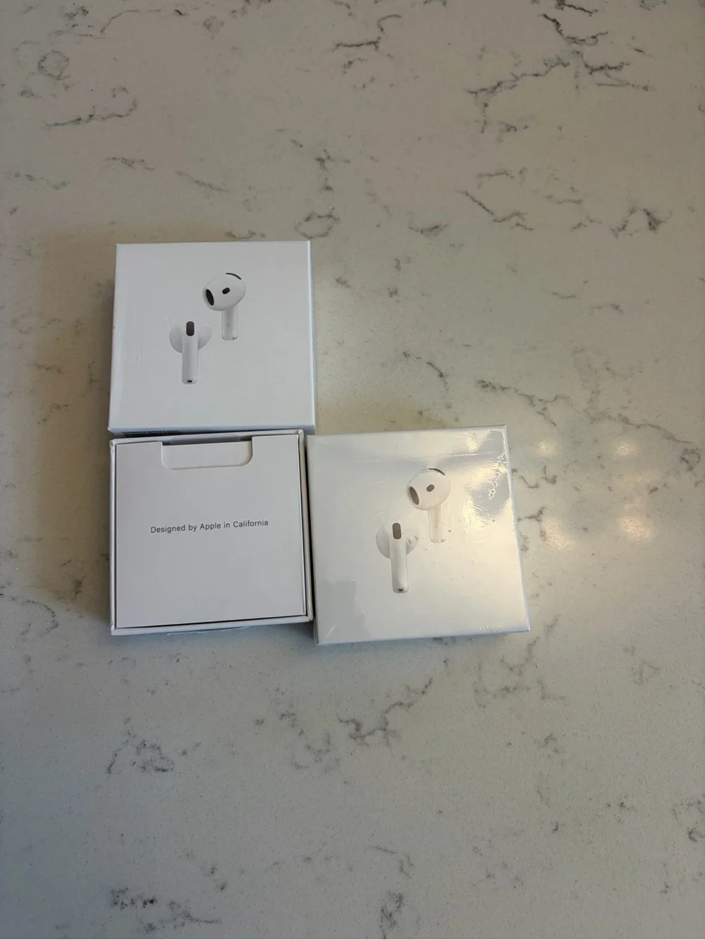 AirPods gen 4s never used comes with every thing (ONE DAY SHIPPING)